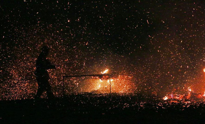 黑龙江森林消防员零下35℃进行夜训实战演练